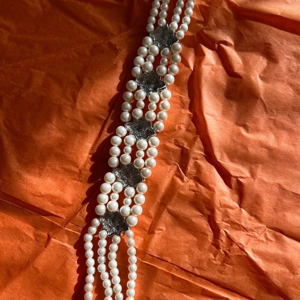 pearl choker with beautiful rhinestones